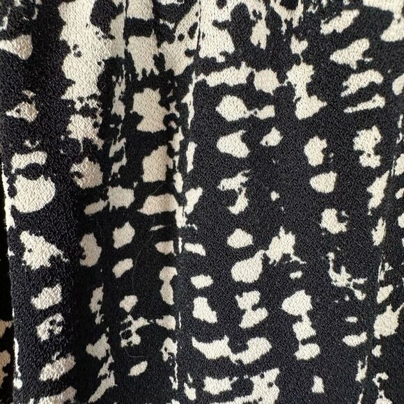 Banana Republic Women’s Sleeveless Ruffle Collar Shell Shirt Black & Tan M - Picture 7 of 8